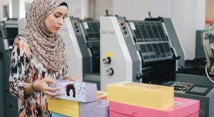 چاپ افست در مقابل چاپ دیجیتال: کدام برای کسب‌وکار خانگی شما مناسب‌تر است؟